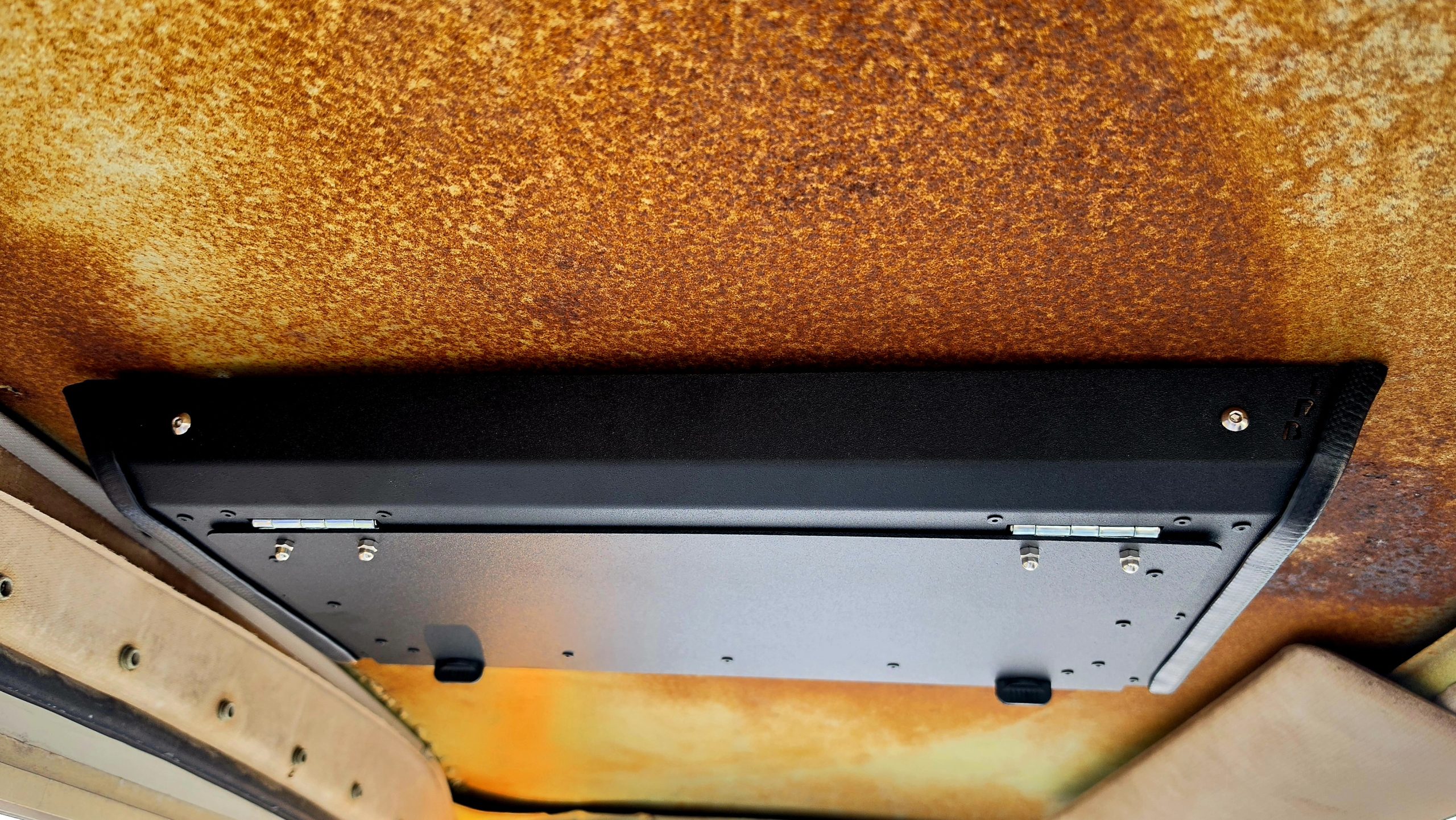 Universal Mag-Attach Aluminum Overhead Console - Image 2